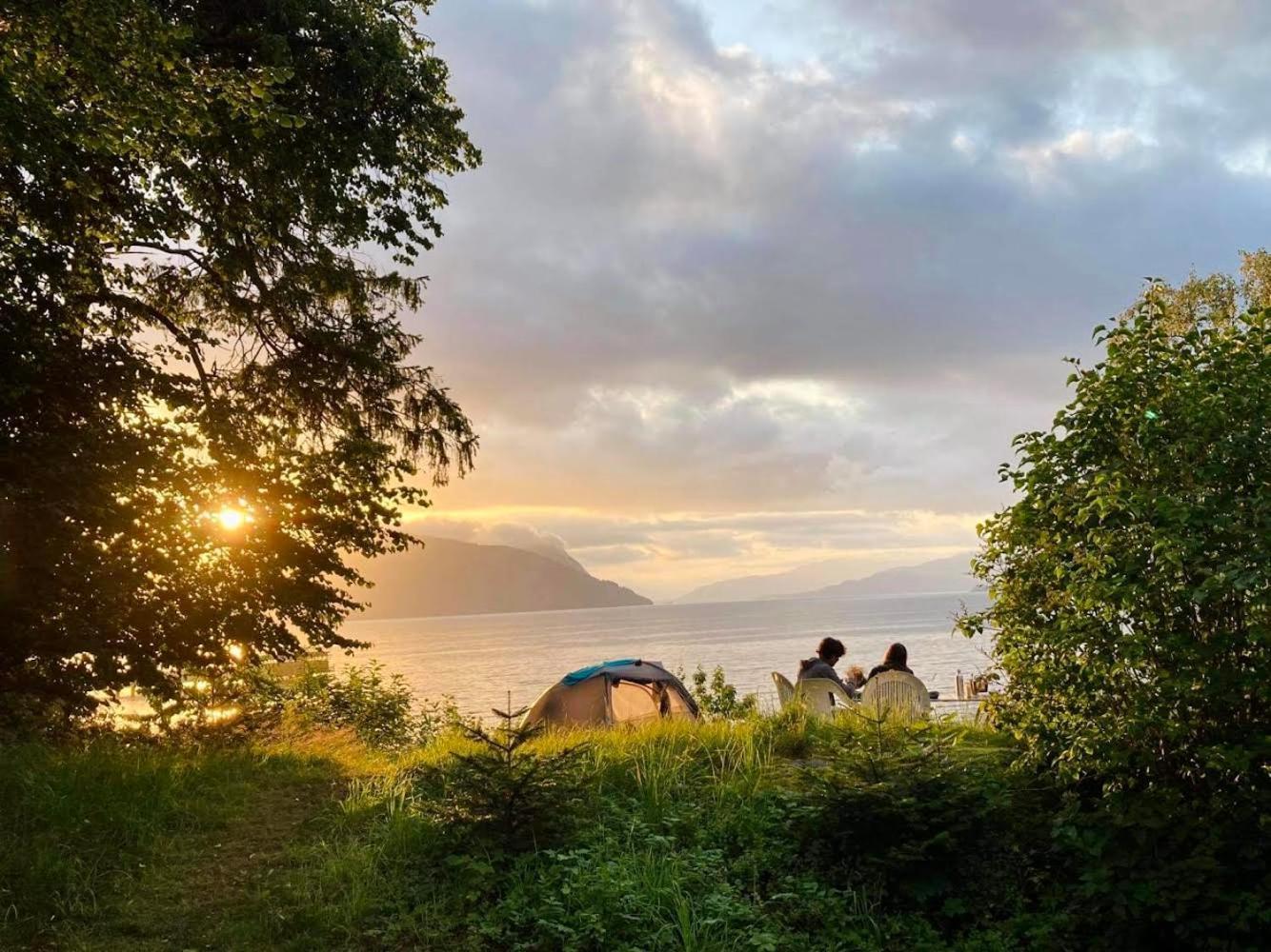 Hotel Nokling & Camping Hjelmeland Exterior photo